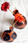 Petits vases en fa&iuml;ence rouge