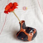 Petit vase en fa&iuml;ence rouge